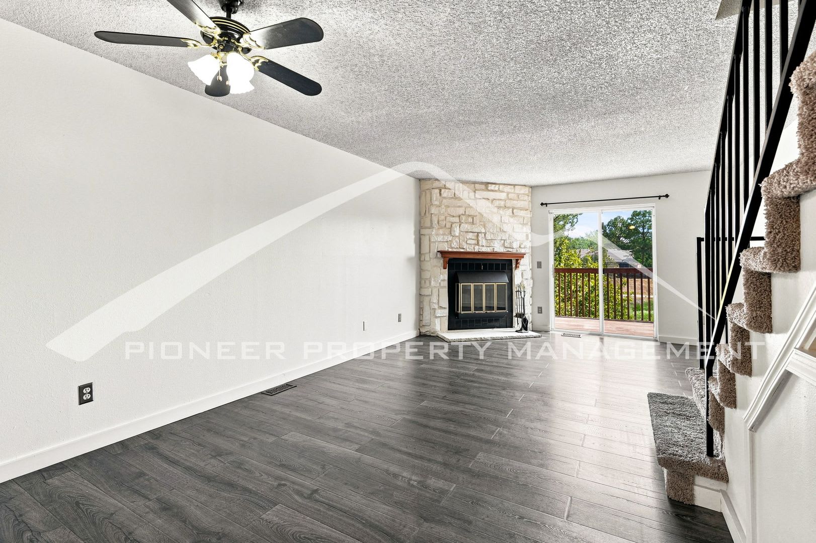 Spacious Townhome in Aurora with AC and Patio! – photo 5