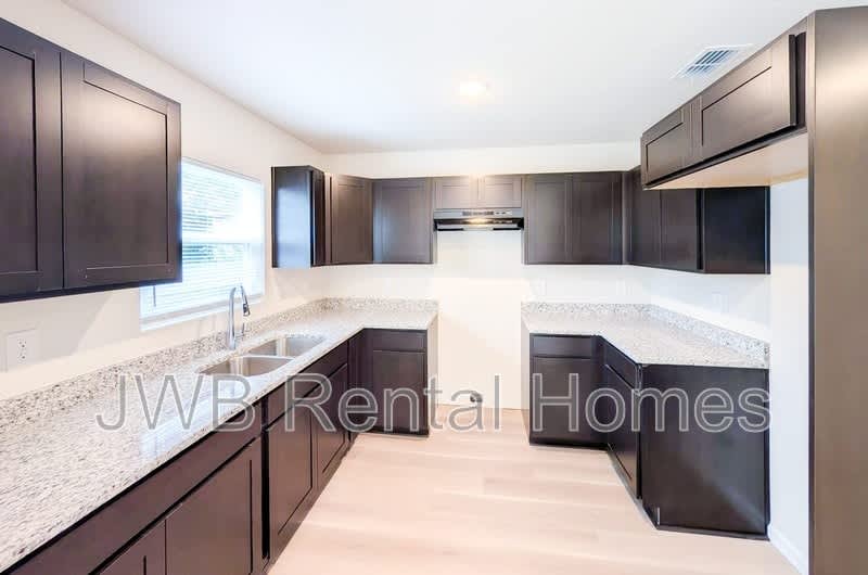 6052 Redpoll Ave – photo 2
