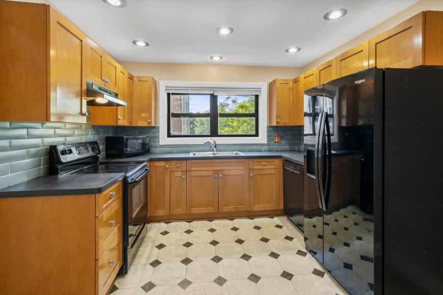 501 Sheridan Rd – photo 2