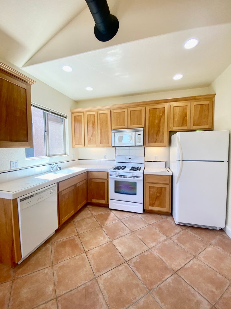 West Davis Apartment – photo 2