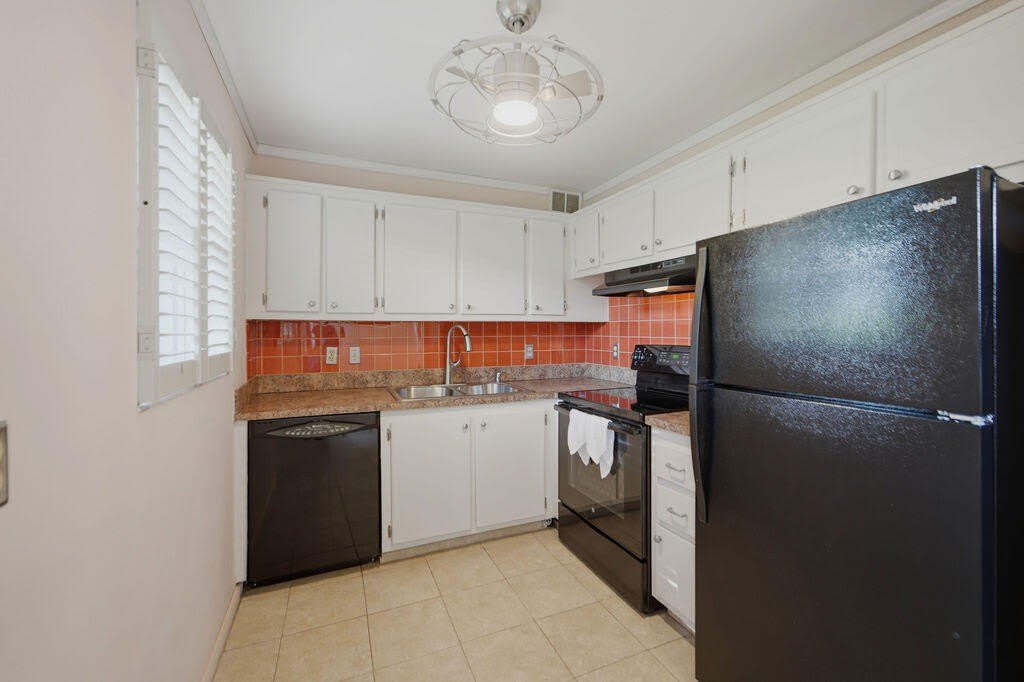 132 CAMBRIDGE F – photo 1