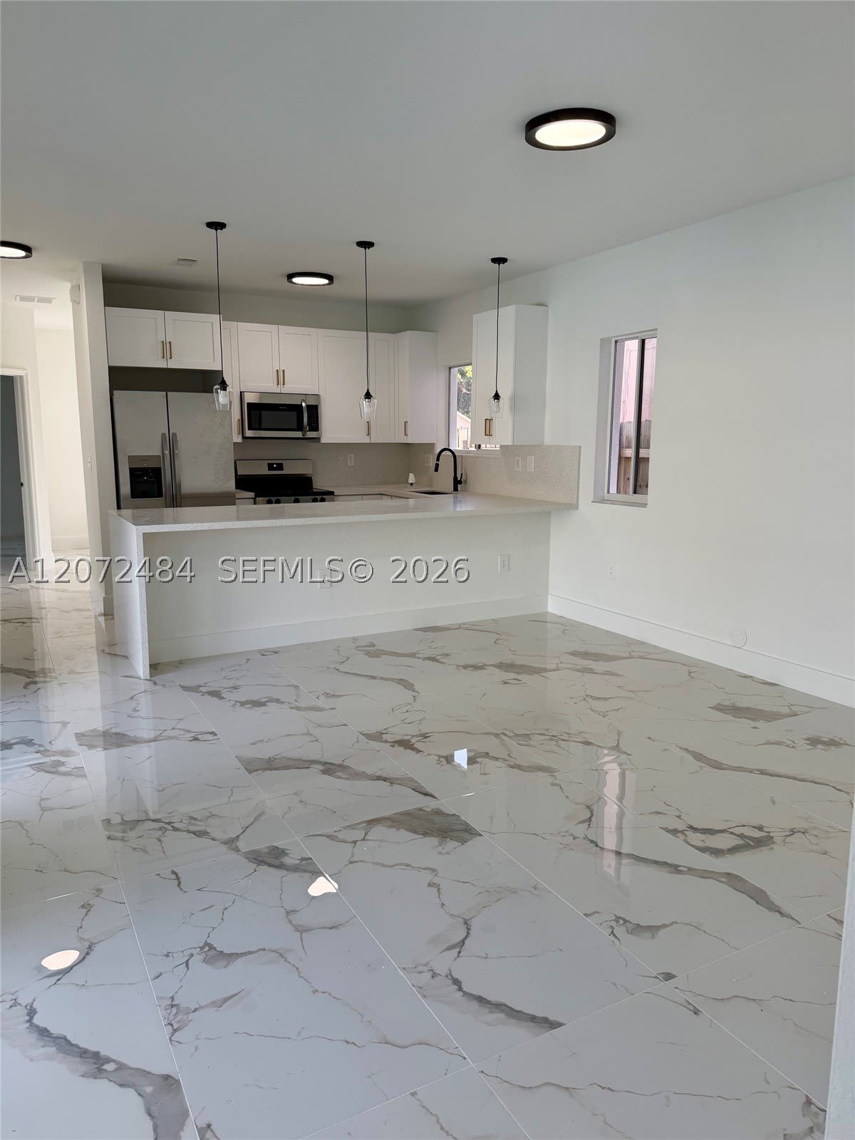 3401 NE 4th St – photo 2