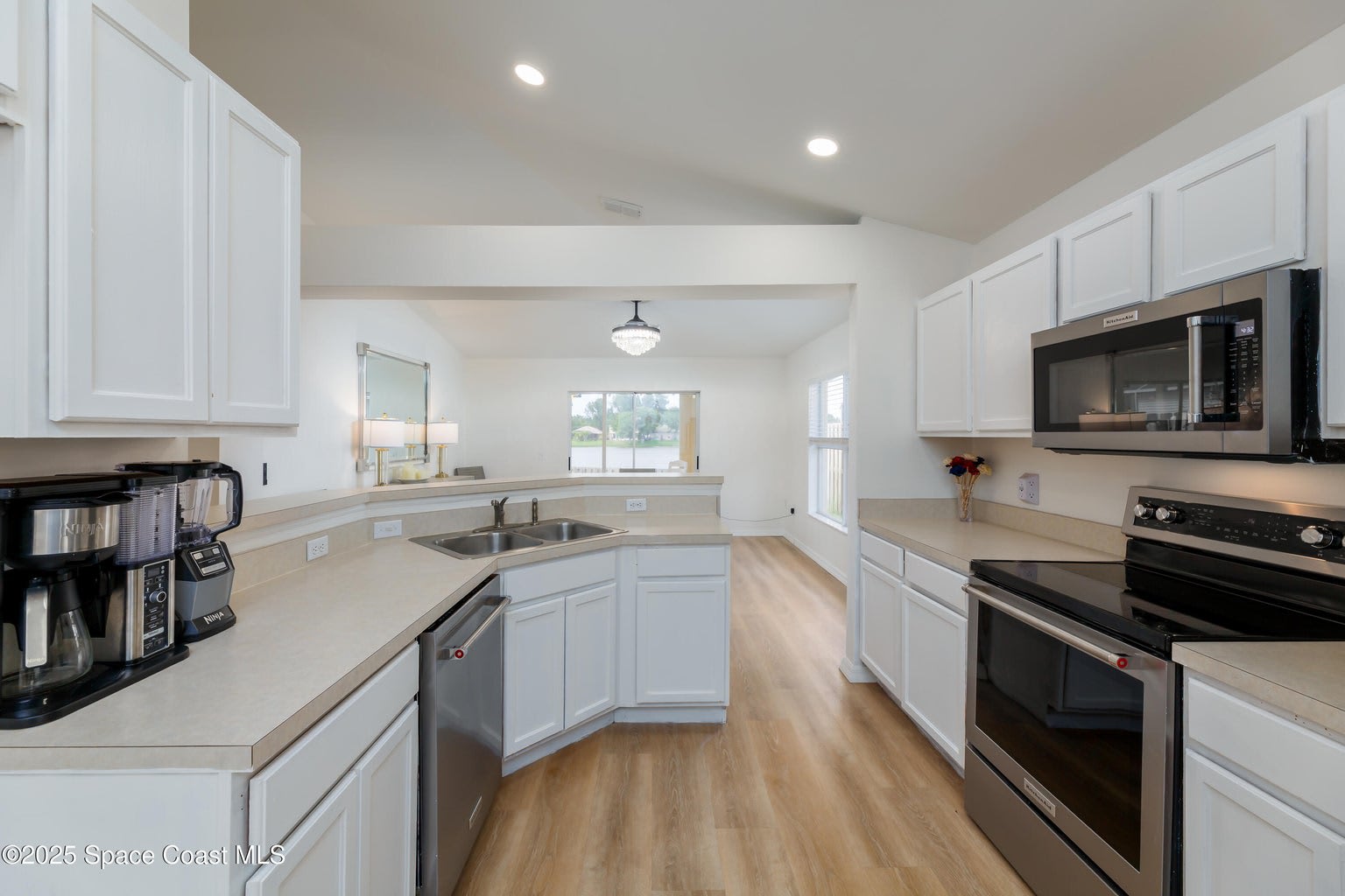 4540 Bellaluna Drive – photo 3