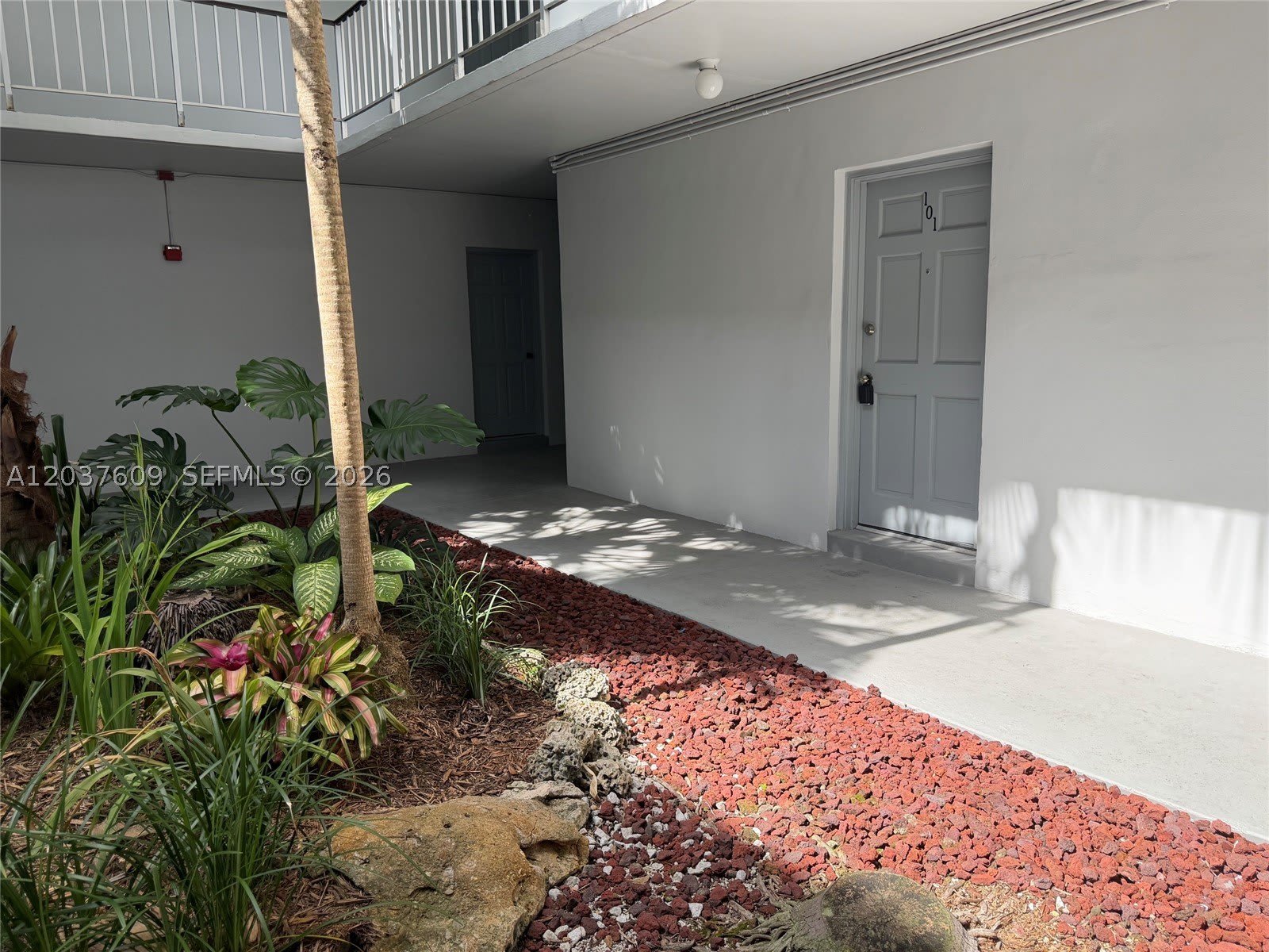 9621 SW 77th Ave – photo 2