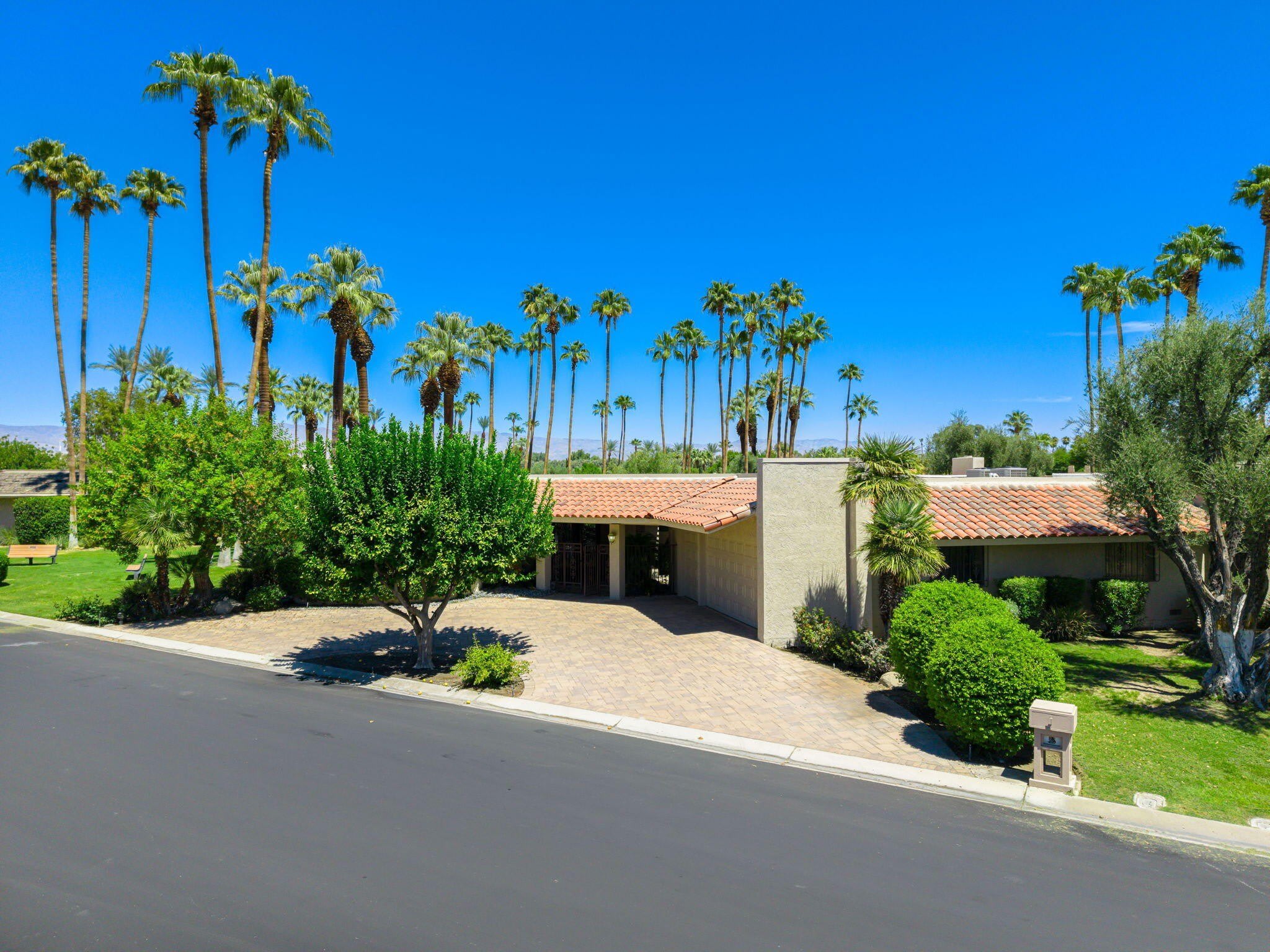 140 Columbia Drive – photo 3