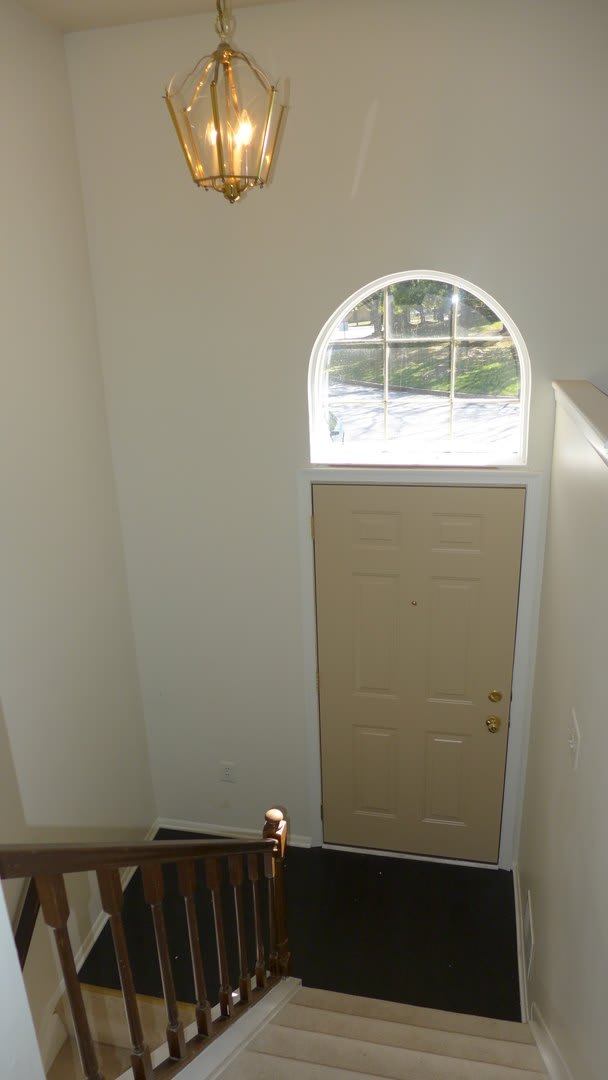 Spacious 4bd 3.5bth Brick-Front Townhome in The Lakes – photo 2