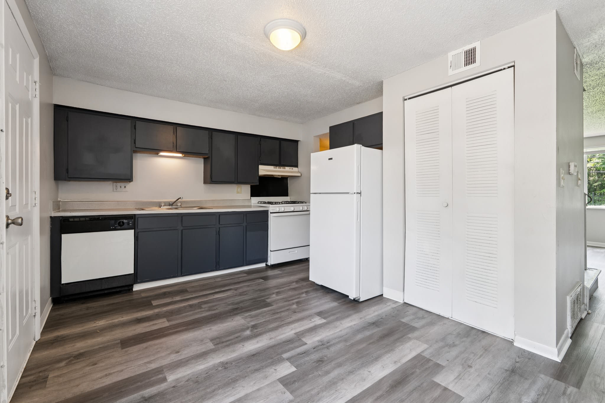 Gateway Apartment Homes – photo 1
