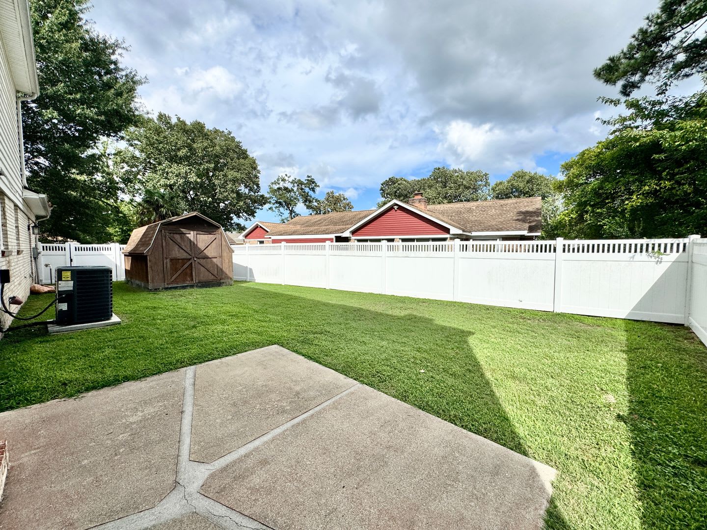 4-Bedroom Home in Great Neck Available 09-01-26! Fenced Backyard – photo 2