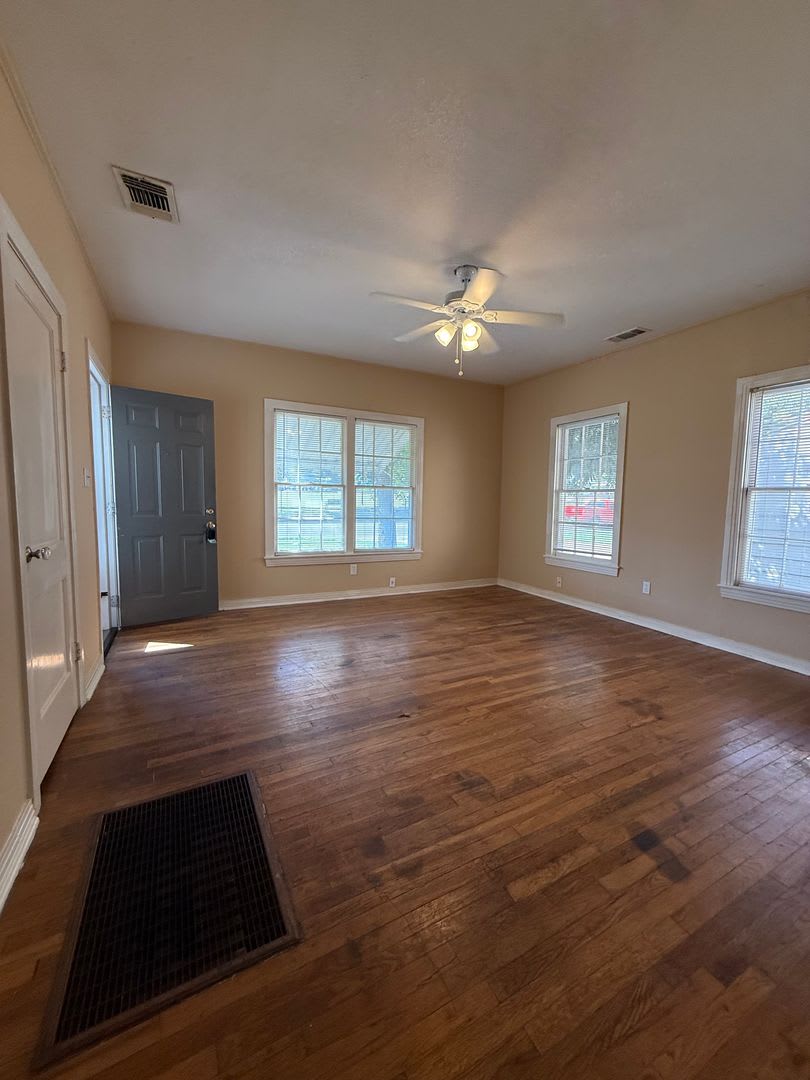 1/1 Historic CHARM + Wood Floors + Across from City Park and Pool – photo 5