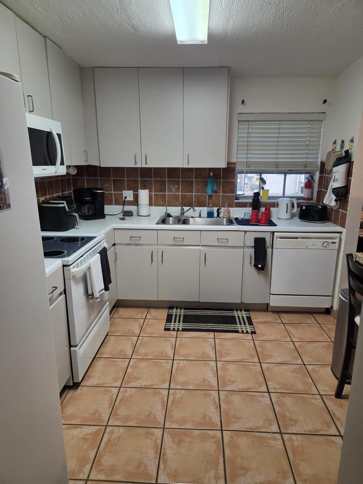 3062 Riverside Drive – photo 5
