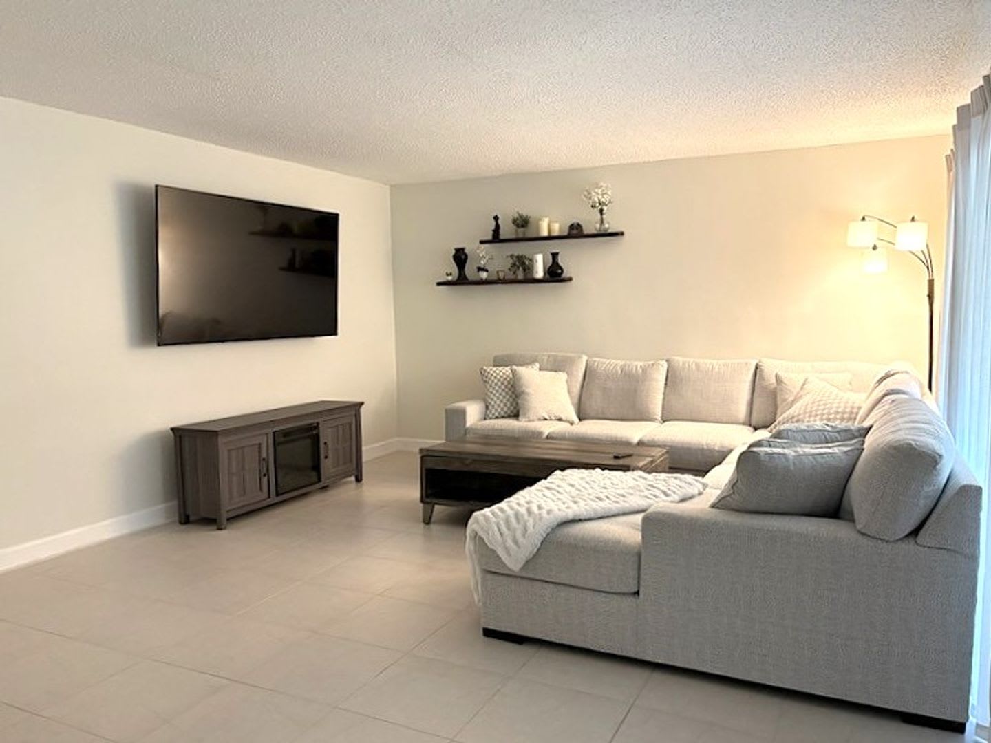 Adorable 2 Bedroom Townhome in Port Orange! – photo 3