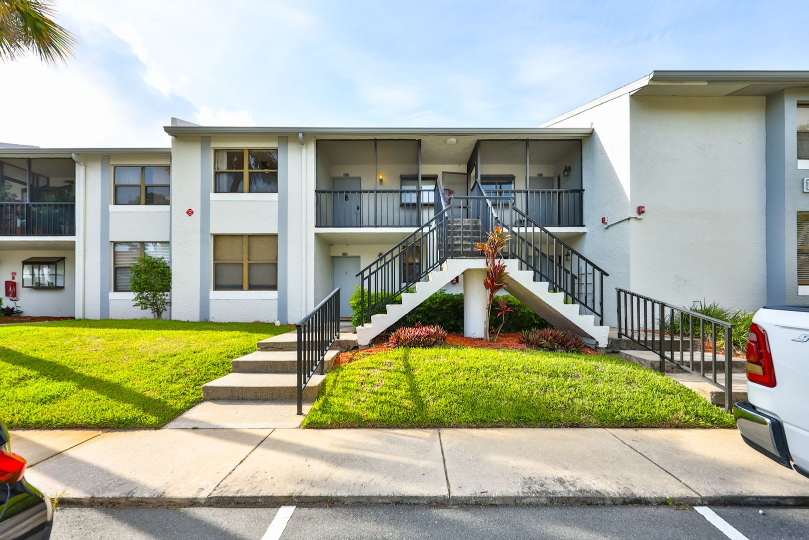 Move-In Special! Beautiful 2 Bedroom, 2 Bathroom Condo in a Gated Feather Sound Community – photo 1