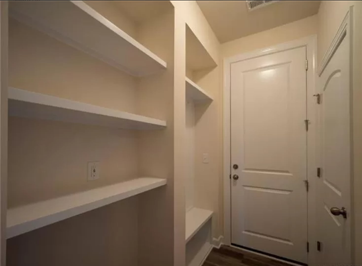 Coming Soon-Beautiful Townhouse in Berewick! – photo 5