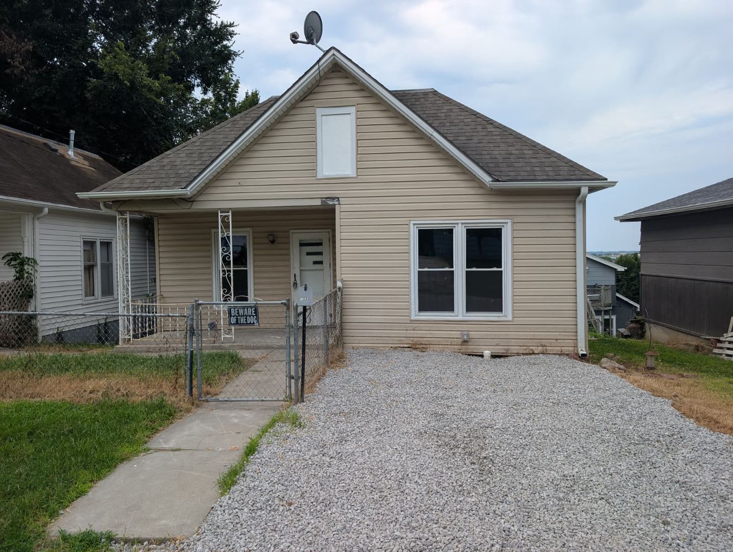 Remodeled 2-Bedroom and 1 Bathroom & Off-Street Parking – photo 1