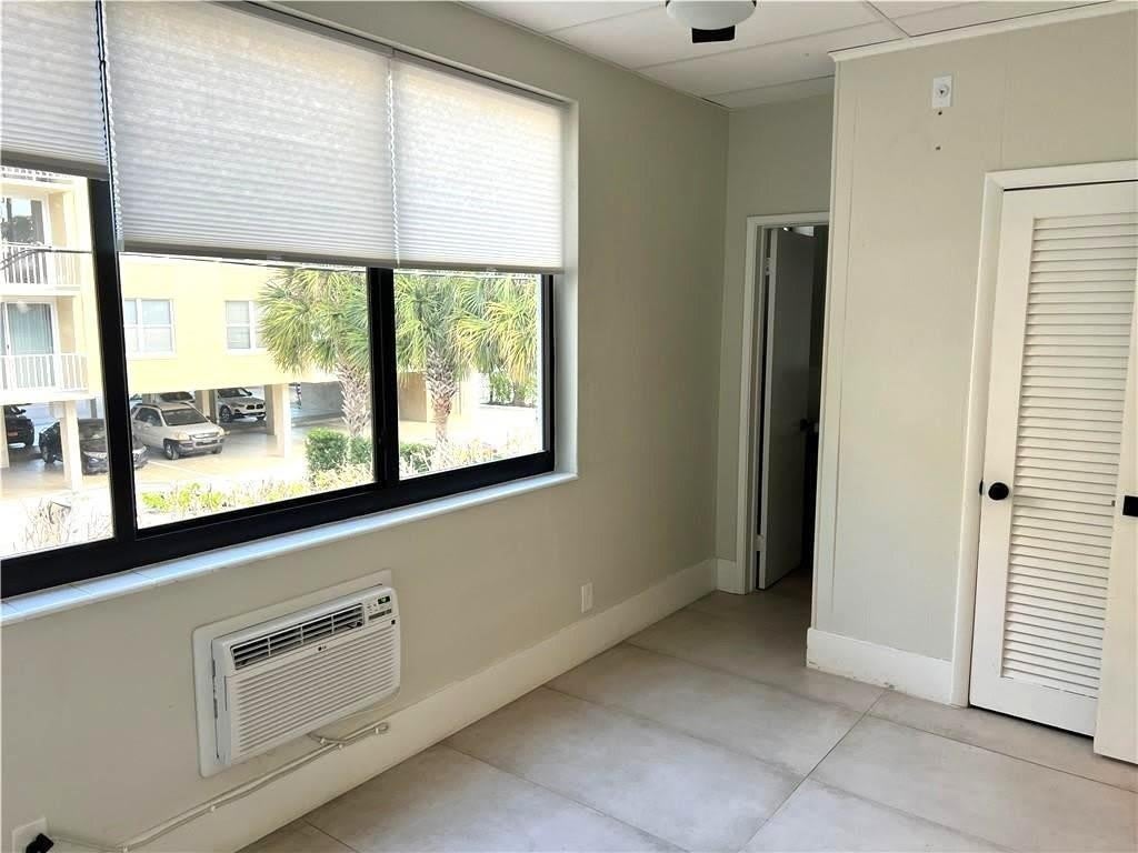 1541 Cordova Road – photo 4