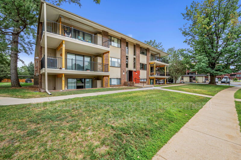 600 Manhattan Drive – photo 2