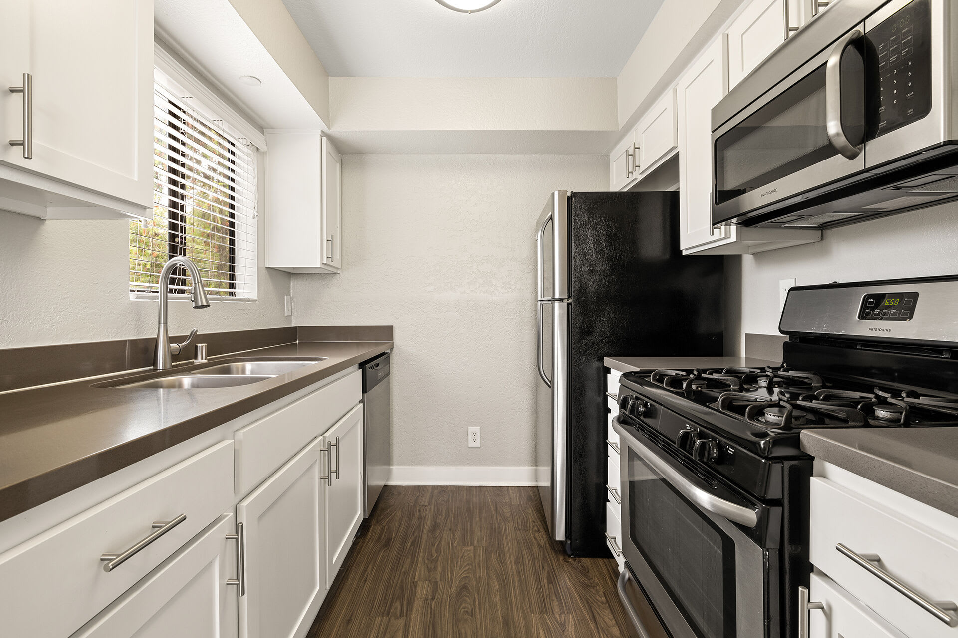 4250 Coldwater Canyon Apartments – photo 5