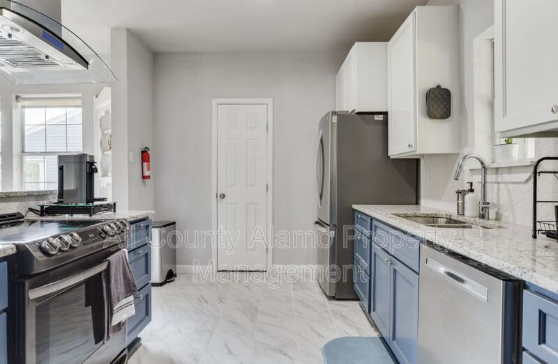 1031 Gramercy Pl – photo 2