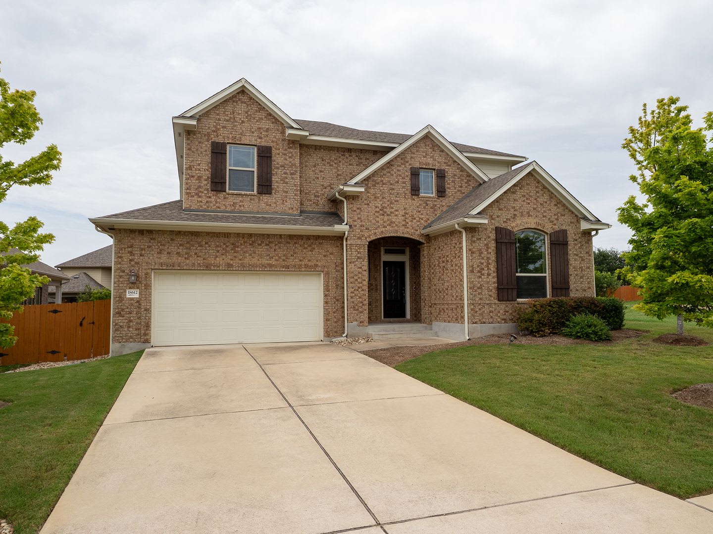 Luxurious Retreat in Sweetwater Ranch – photo 2