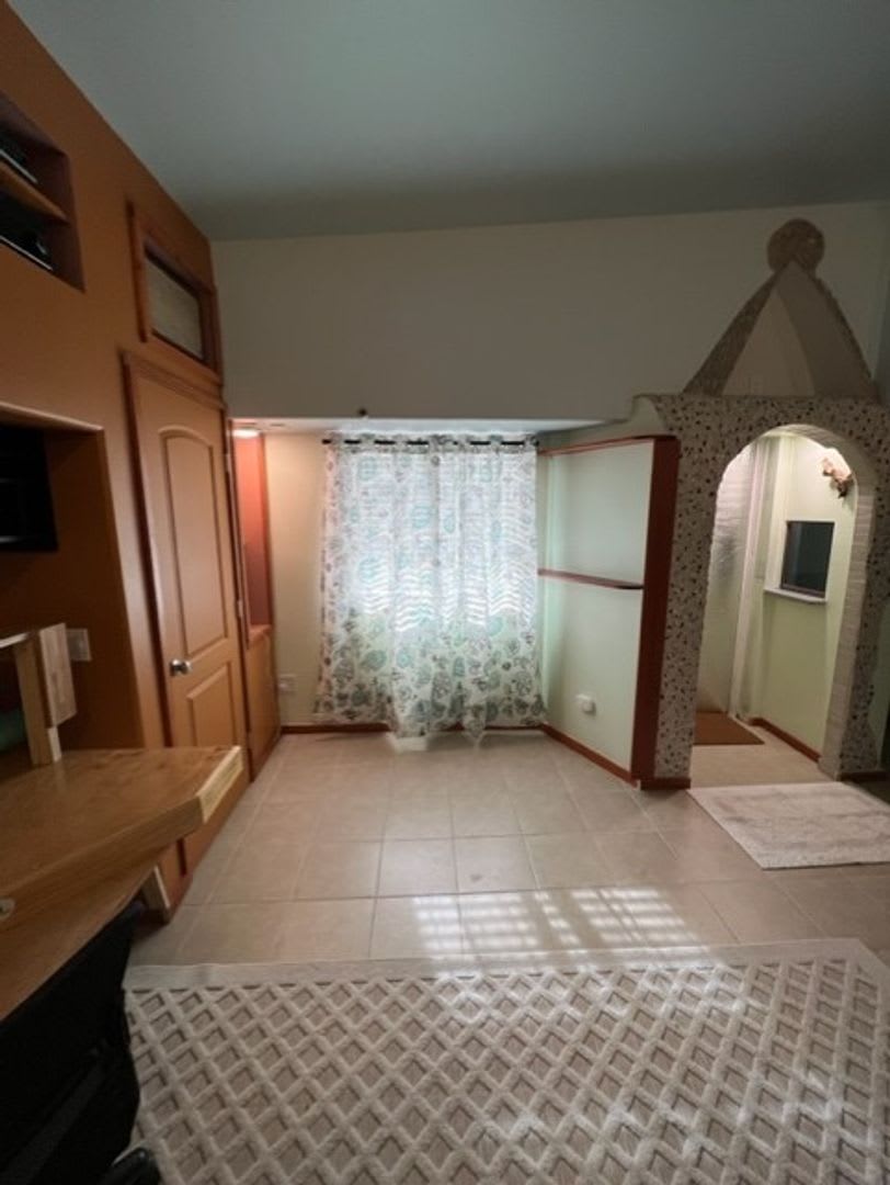 Furnished Efficency with Utilities Ready Now – photo 4