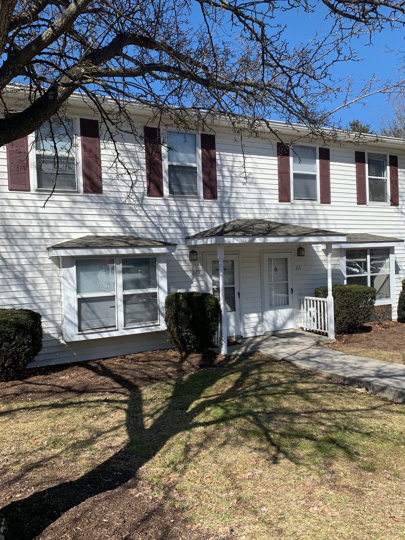 4 Bedroom 2.5 Bath Townhouse – photo 3