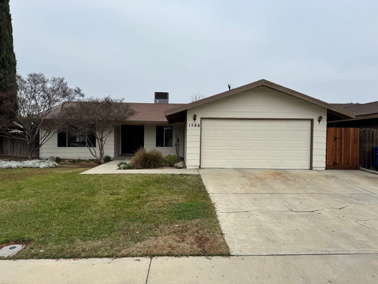 Now Available!! Very Nice Home In South Side Los Banos – photo 1