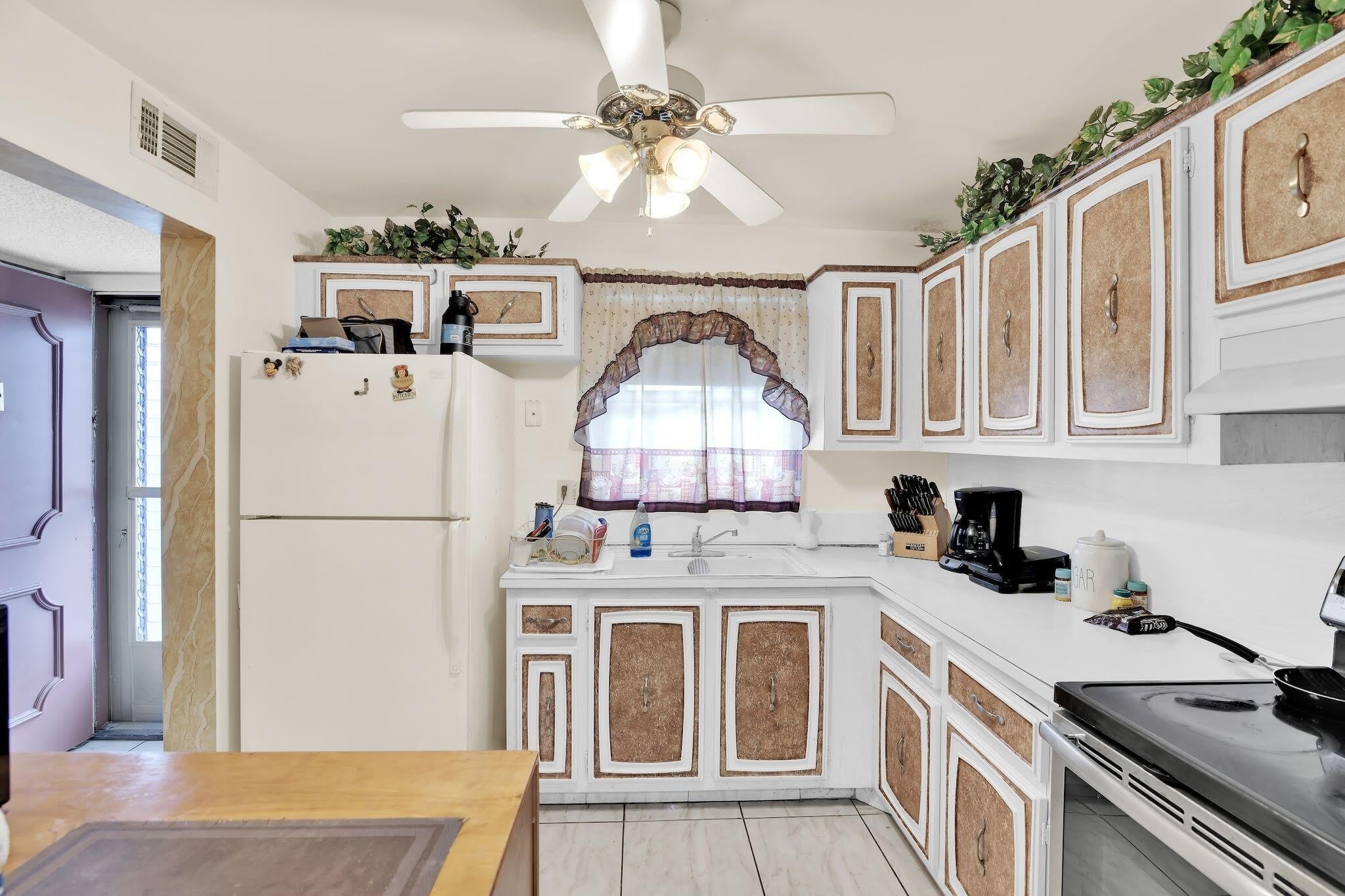 711 Lori Drive – photo 2