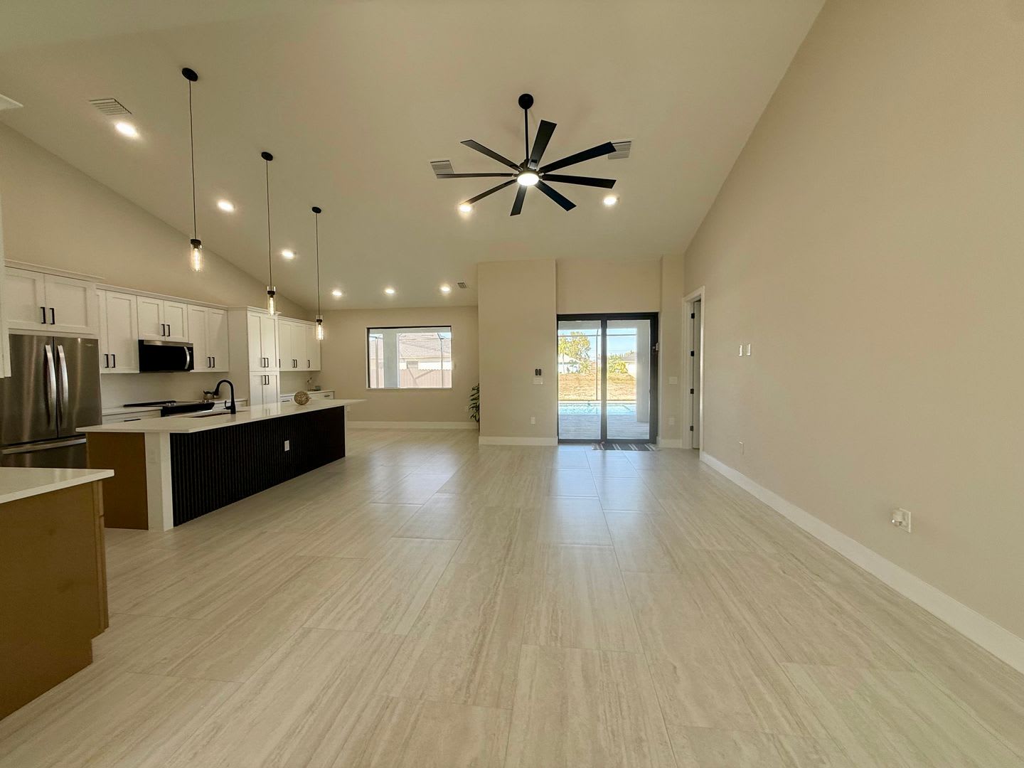 Brand-New Waterfront Luxury in Cape Coral – photo 5