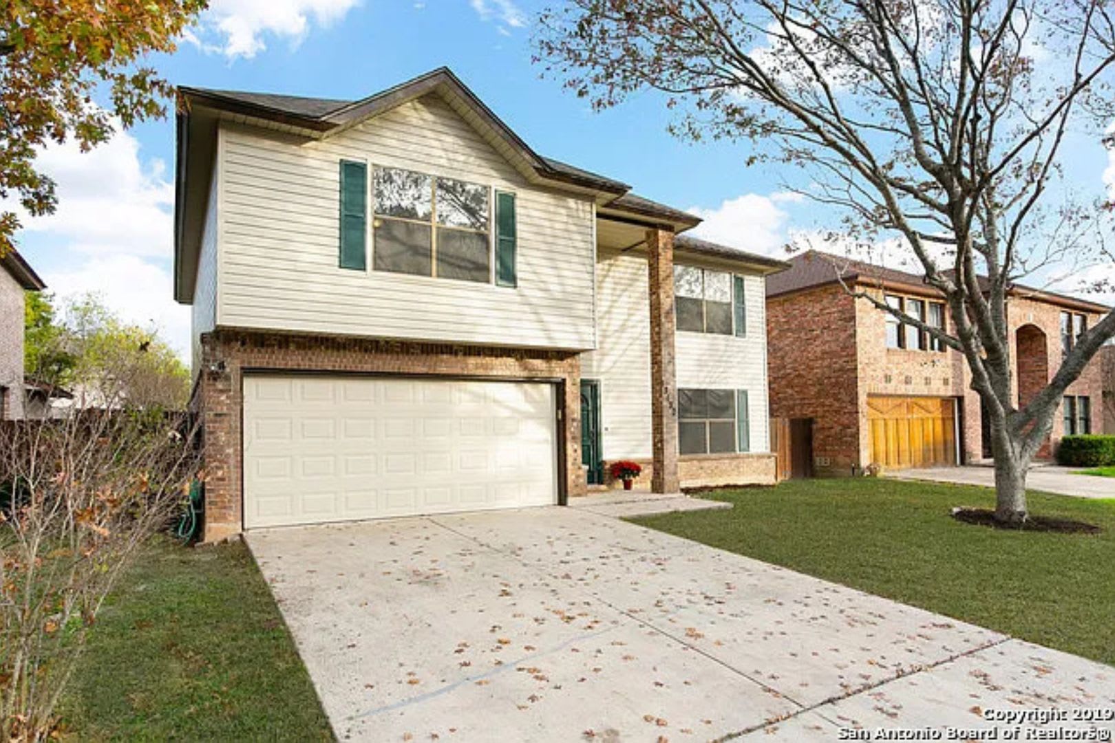 Welcome home to this charming two-story home nestled in the highly desirable Regency Meadow – photo 3