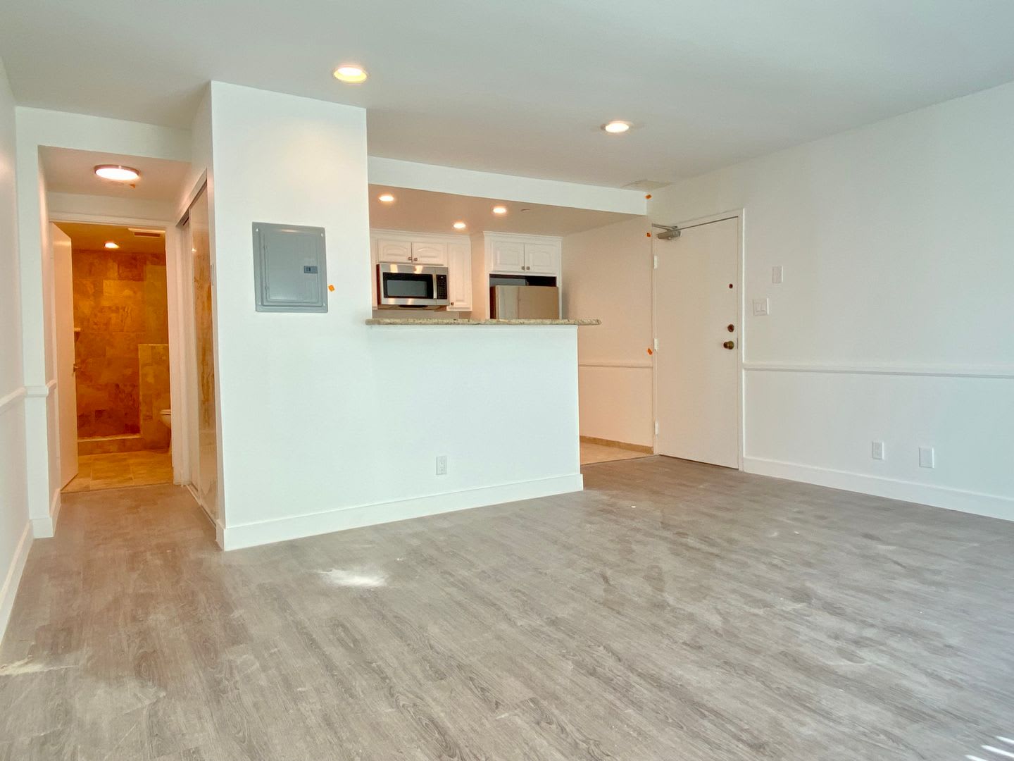 130 South Flores Street – photo 5