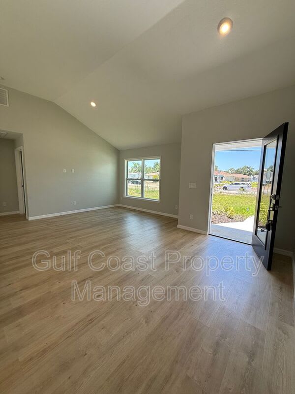3294 West Price Blvd – photo 5