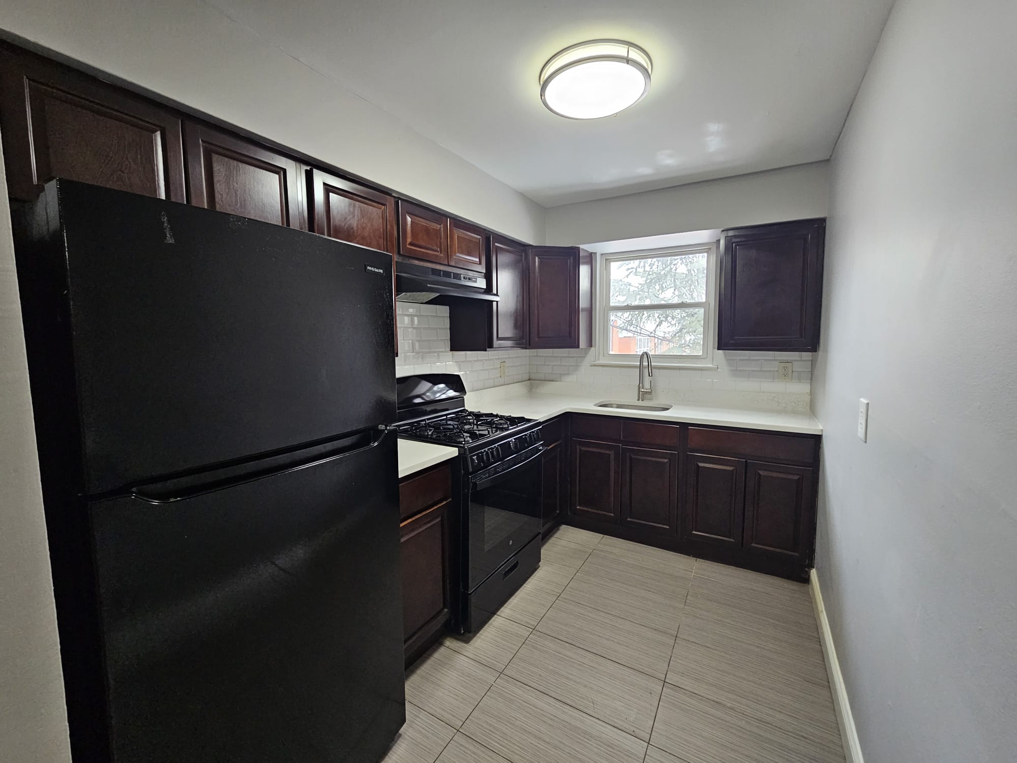 369 Park Ave – photo 3