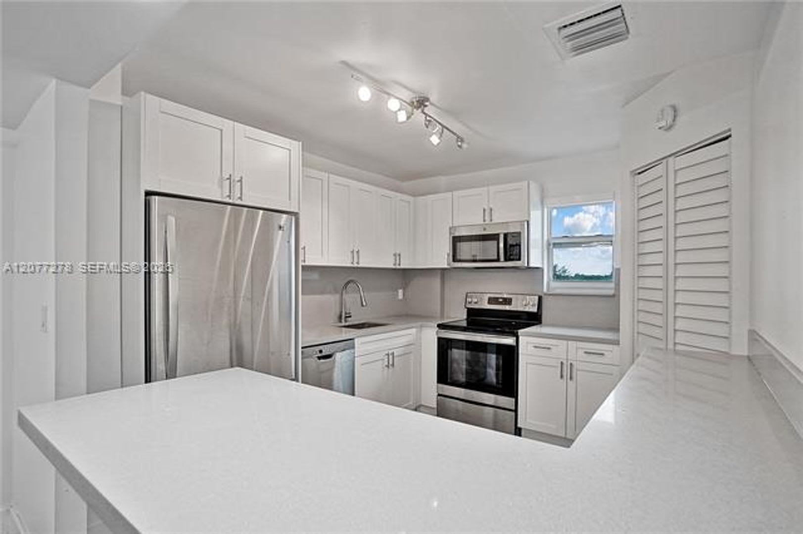 9273 Collins Ave Cu 309 Surfside Fl 33154 – photo 2