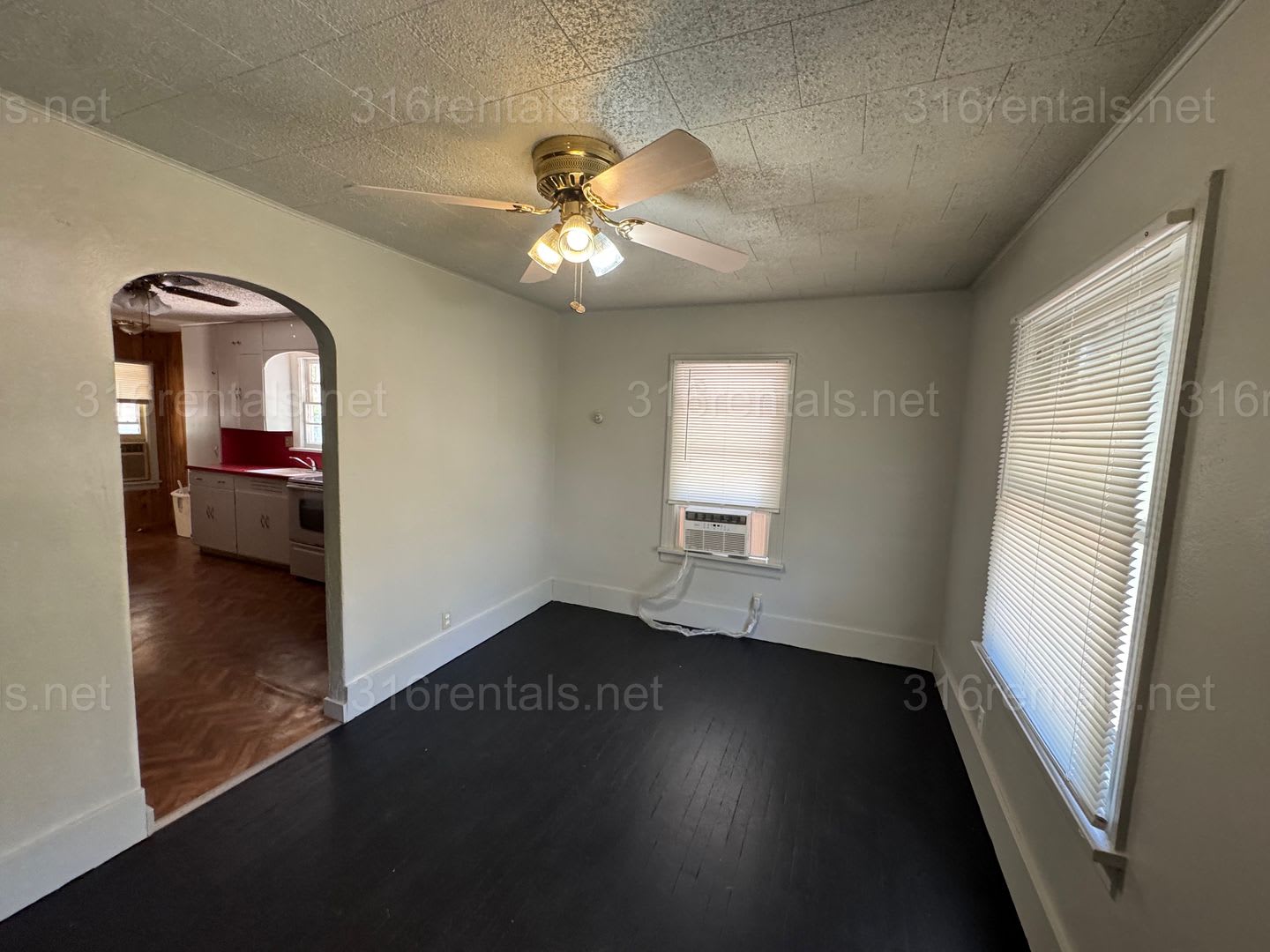 725 1 Bed 1 Bath Single Family Home – photo 2