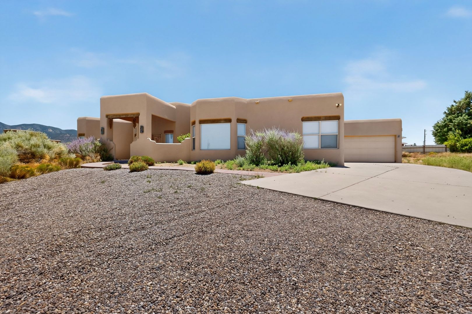 Luxuary Home in N. Alb Acres 2200/sf 3/bd 2/ba 2/cg – photo 2