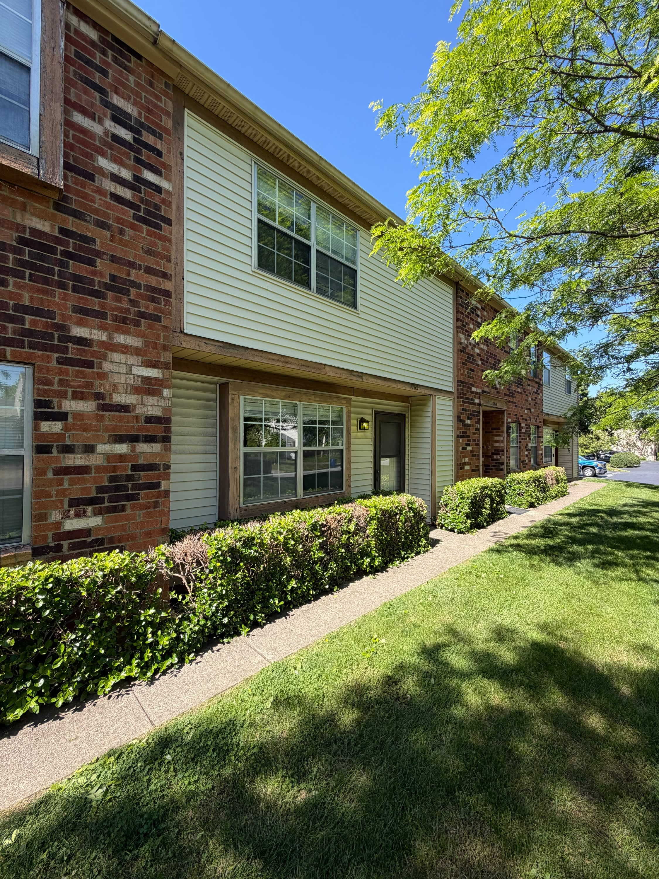 1762 Queensbridge Drive – photo 2
