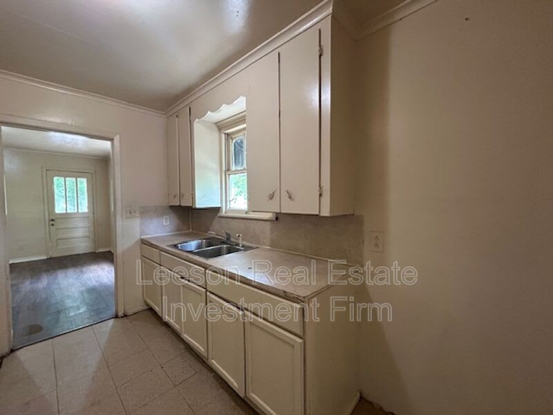 2551 Claiborne Ave. – photo 5