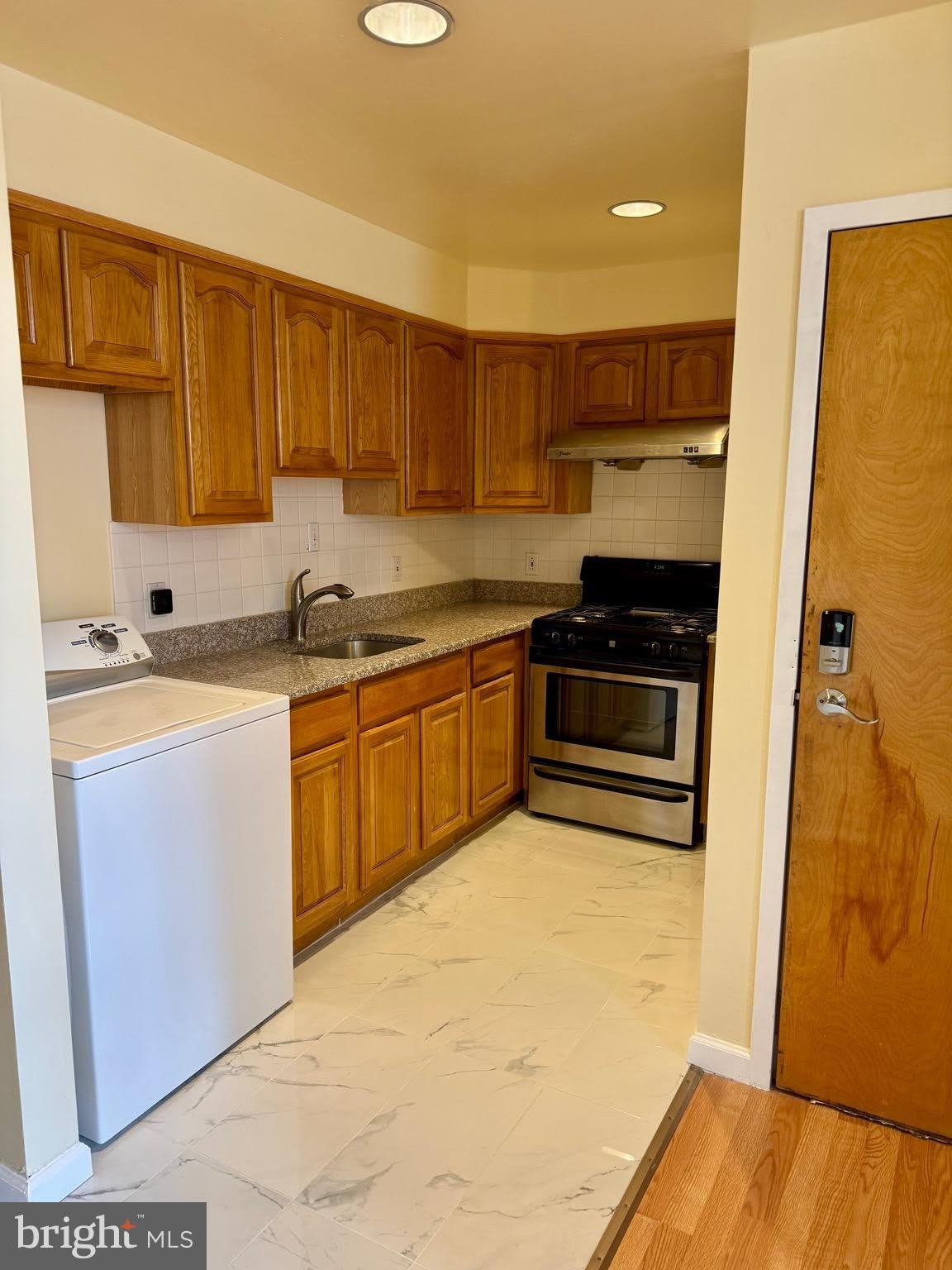 201 N 9TH Street – photo 1