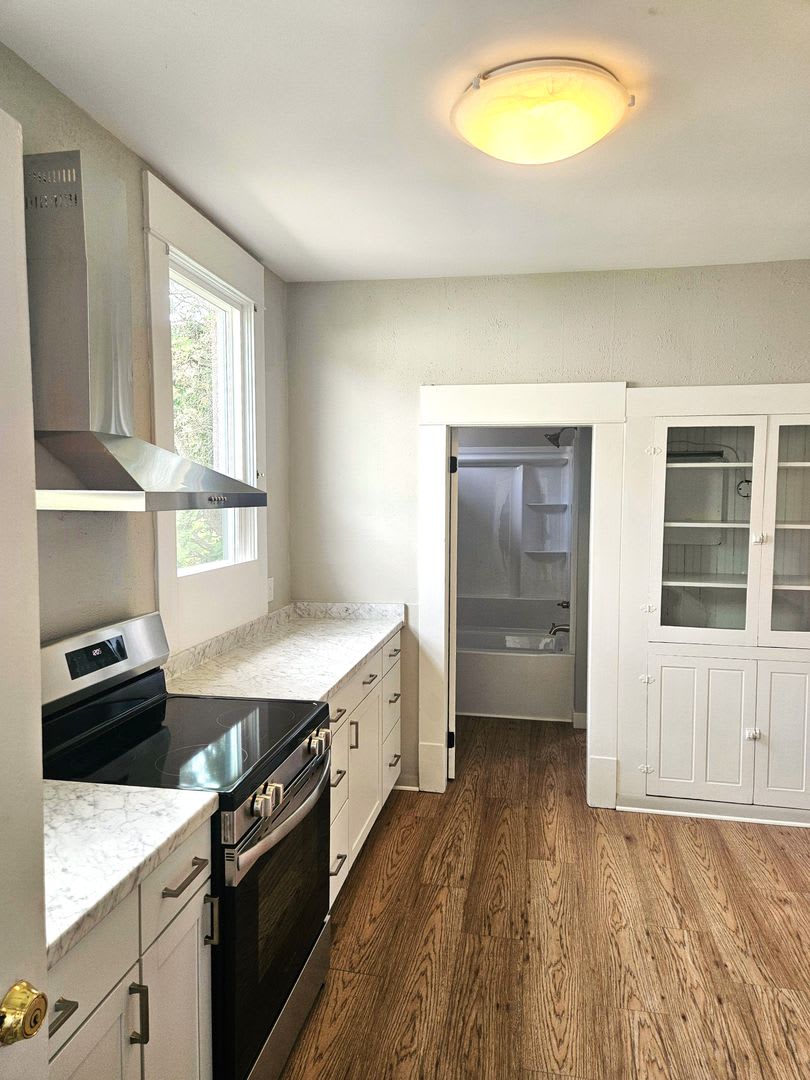 1000 Off 1St Month S Rent Charming 5 Bedroom Home With Updated Kitchen Bath In Fairhaven – photo 5