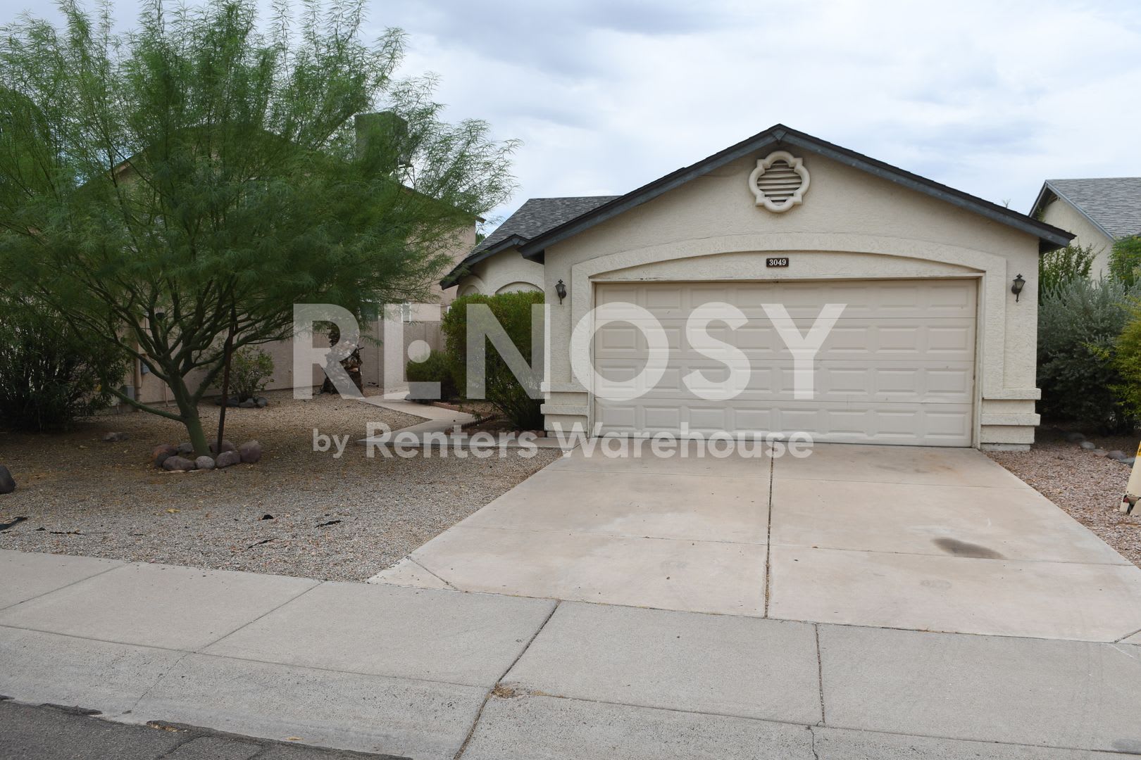 Ideal 3 Br 2 Ba 2 Car Garage Home Near the 51 and Union Hills in Phoenix – photo 1