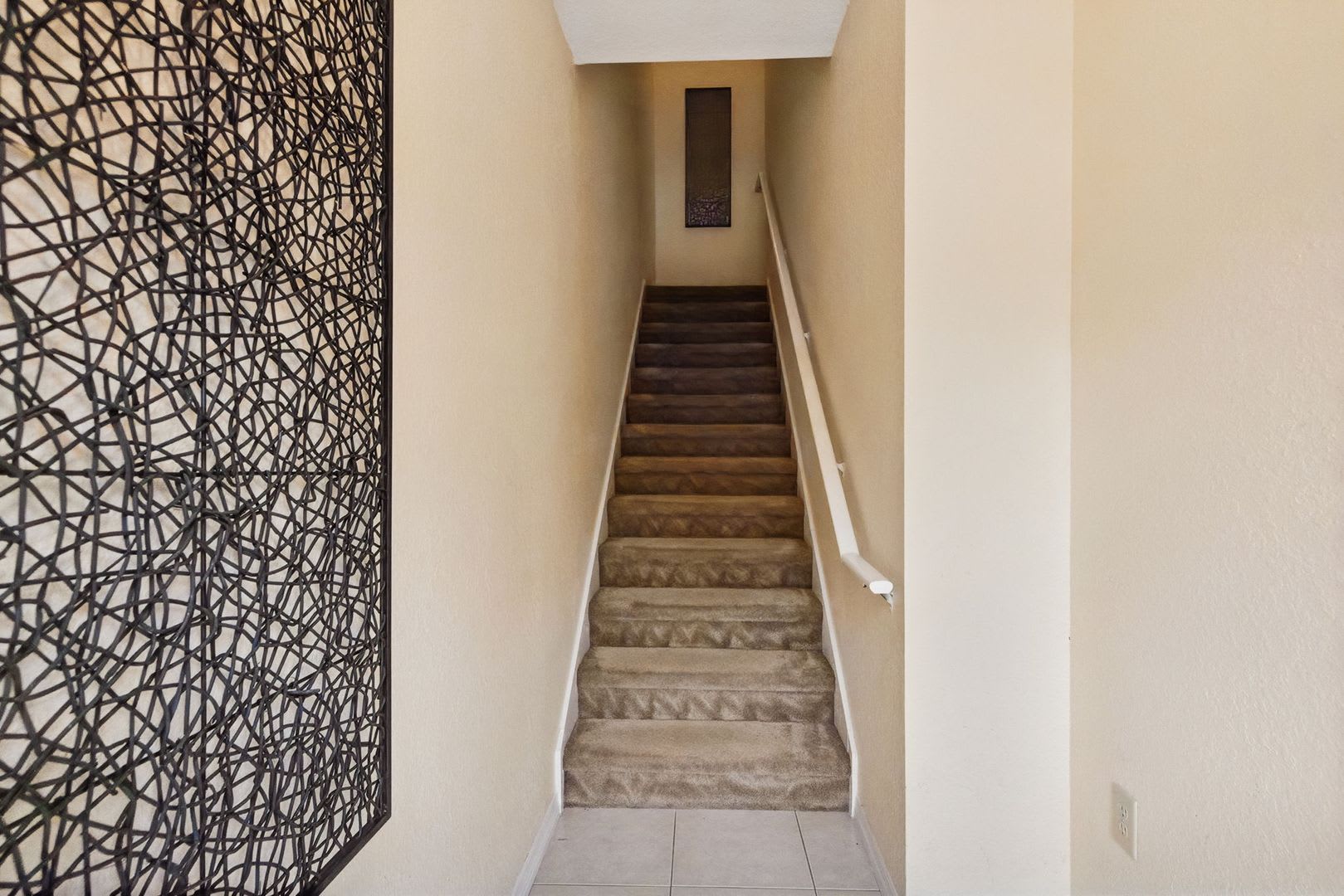 1/1 2nd floor condo, in gated community with all the amenities – photo 2
