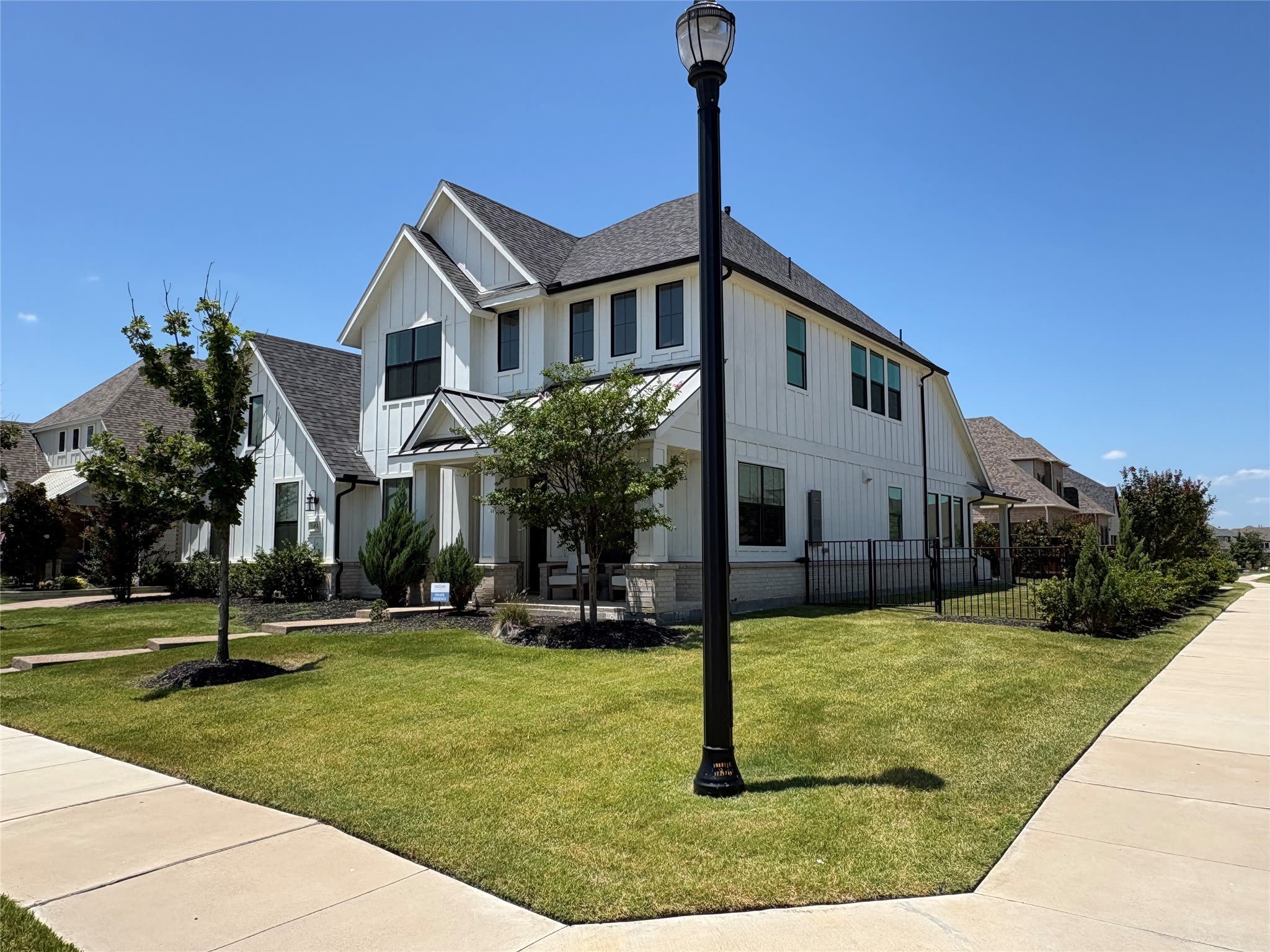 1451 Maplewood Drive – photo 2