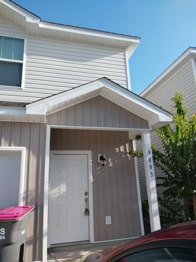 Gorgeous 3 Bedroom 2.5 Bath Townhome – photo 4