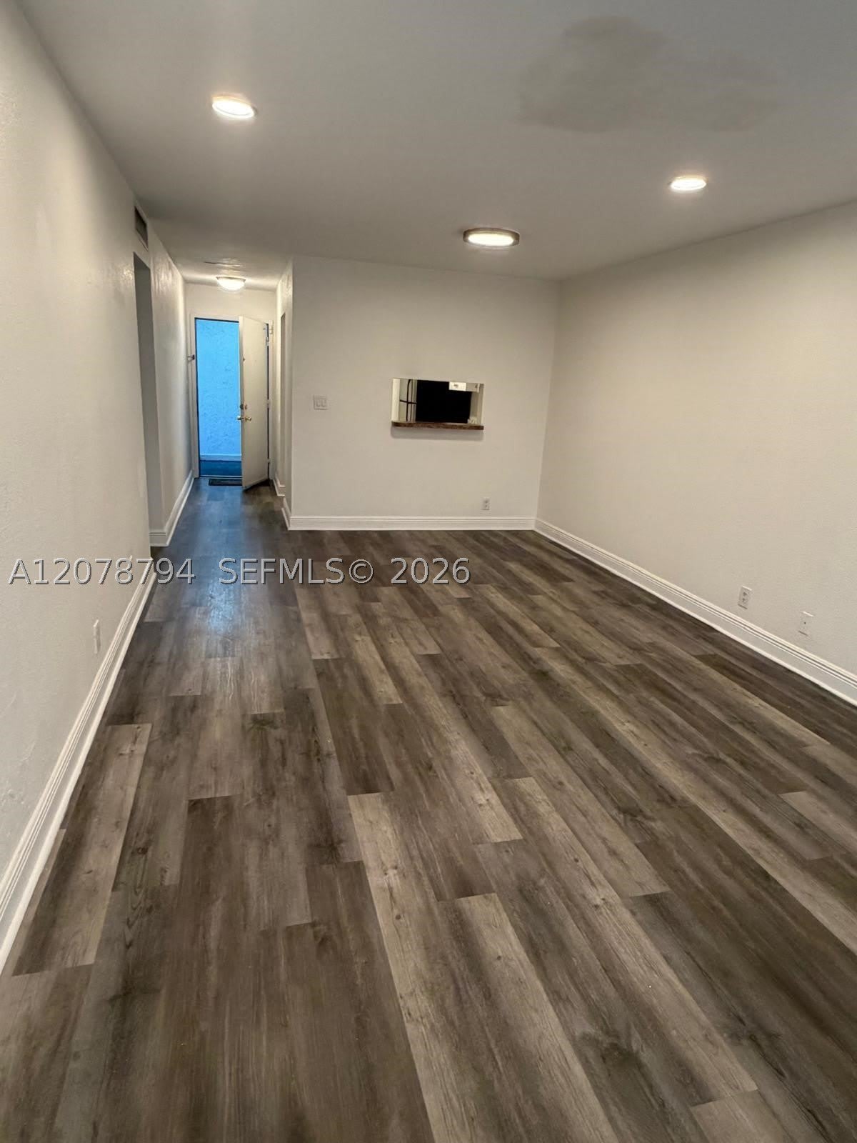 5201 Geneva Way 305 – photo 1