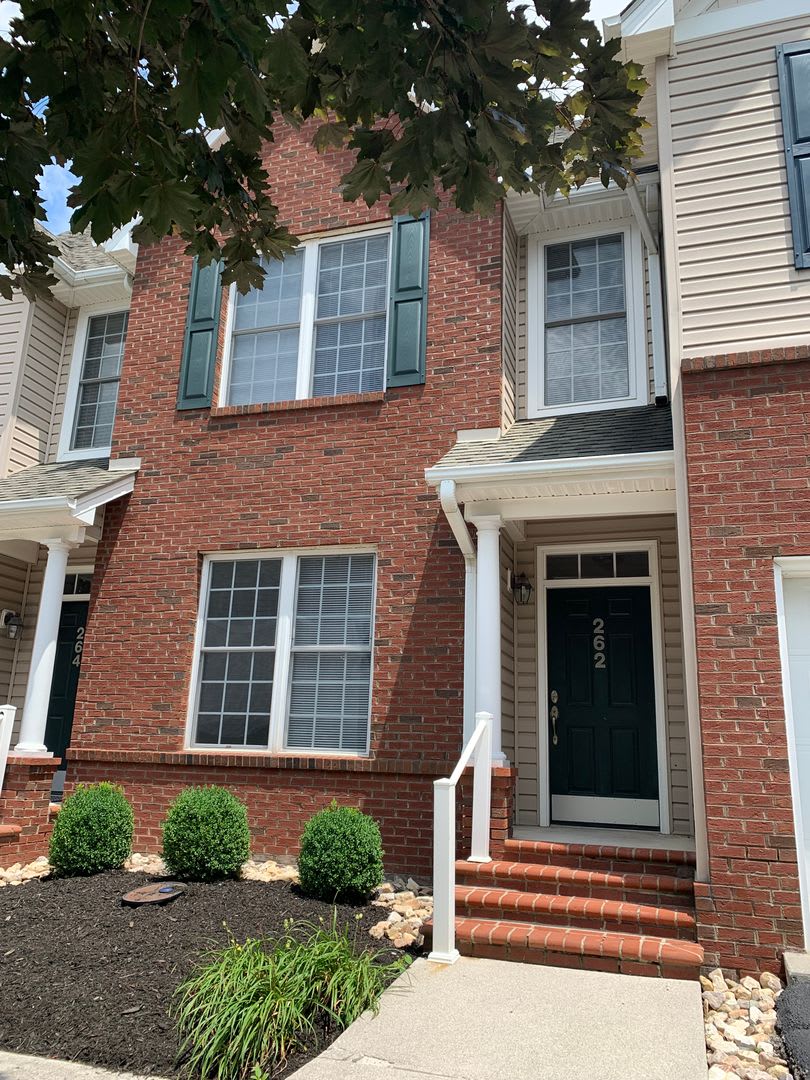 2 Bedroom 2 Bath Townhouse – photo 4