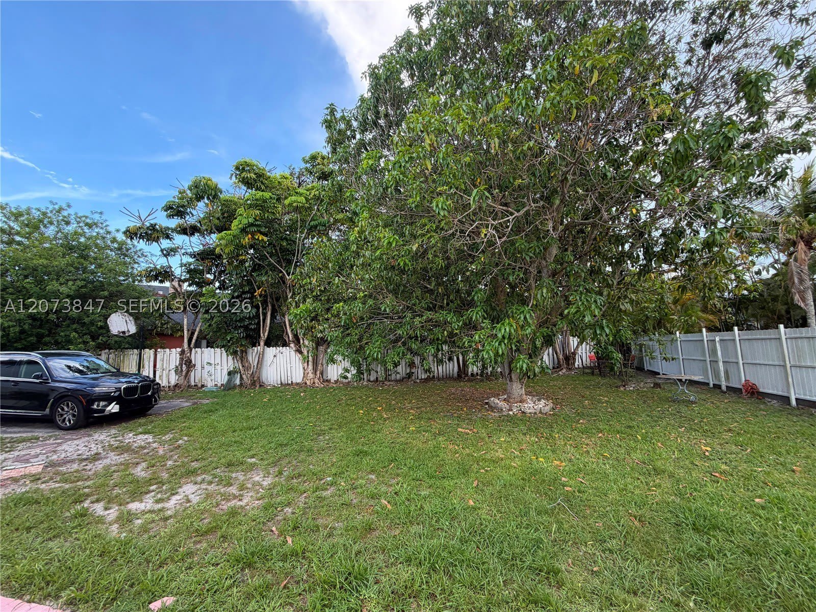 633 NE 204th Ln – photo 4