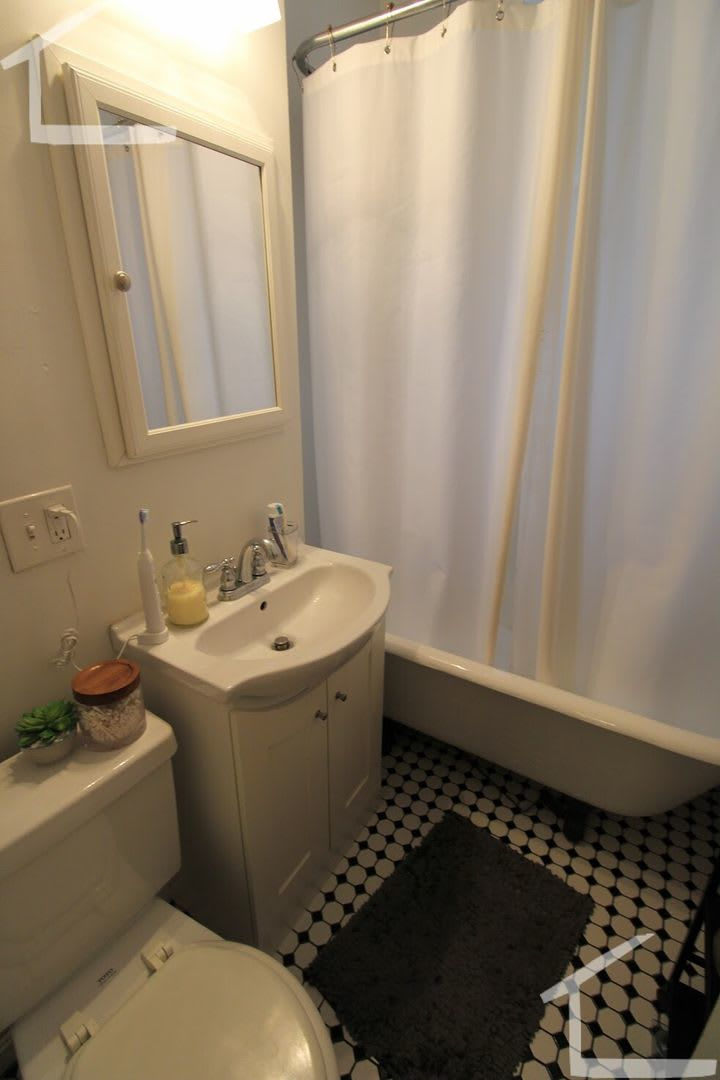 large 2 bed with porch – photo 2