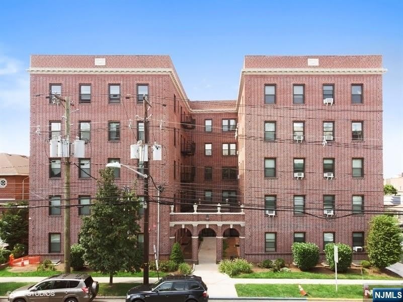 855 Broad Avenue – photo 1