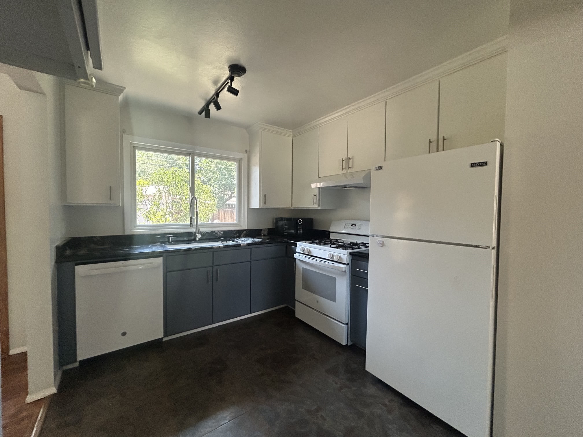 1618 Querida Drive – photo 2