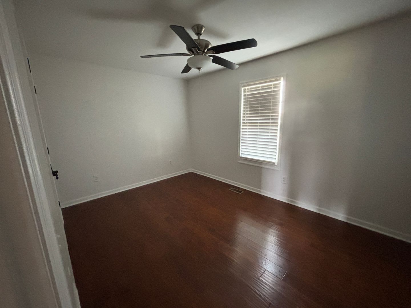 3 Bedroom in Well Established Neighborhood – photo 2
